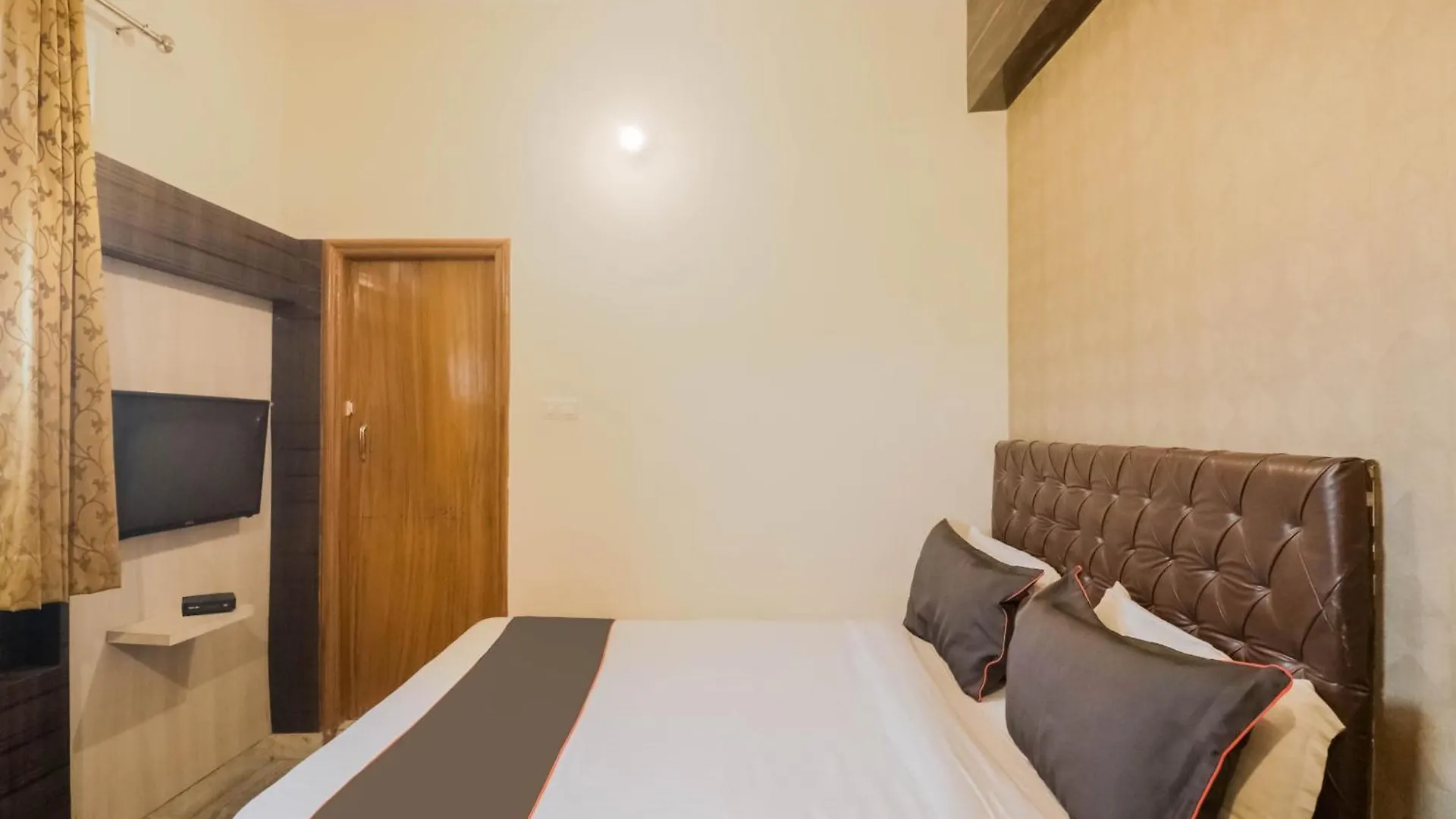 **** Hotel Collection O Kewal Palace Hyderabad Gate Kakarmatha India