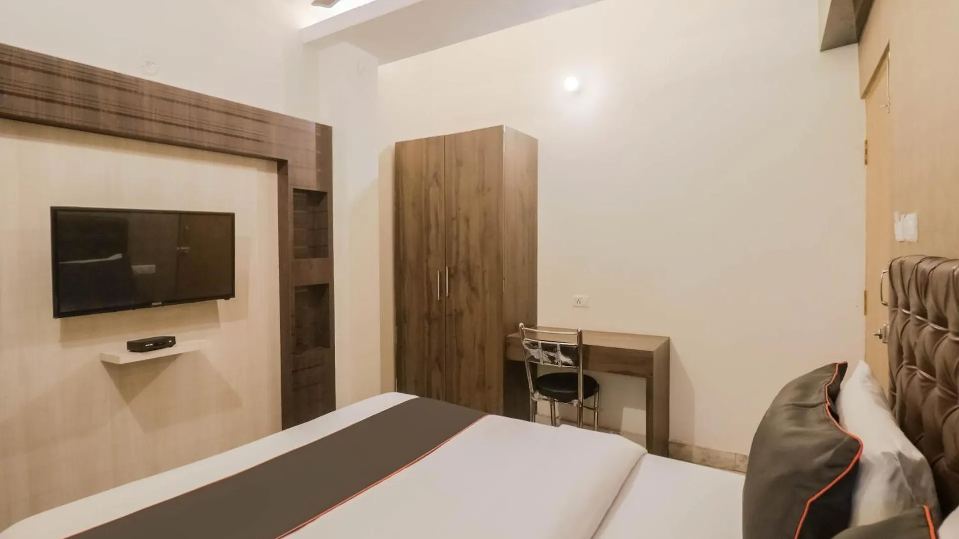 Hotel Collection O Kewal Palace Hyderabad Gate Kakarmatha